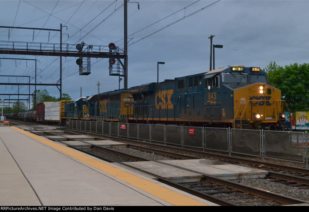 CSX ES44AH 843 leads Q417-23